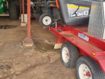 2010 MacDon D60 45ft Front with Leith Comb Trailer