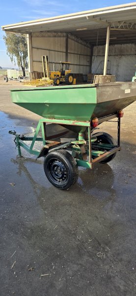 RRA Steel Products Fertilizer Spreader
