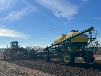 10m John Deere 1820 Bar with 1900 Air Seeder Cart