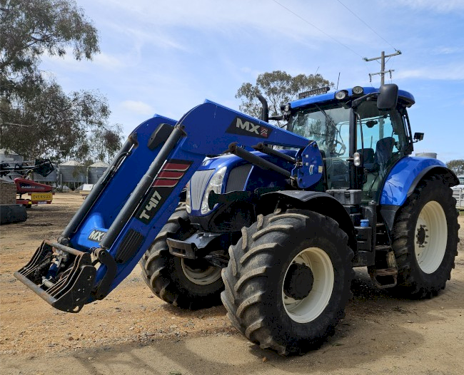 2015 New Holland T7 260 Tractor with Loader