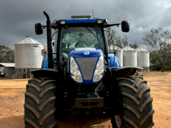 2015 New Holland T7 260 Tractor with Loader