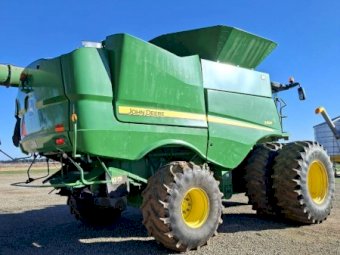 2014 John Deere S680 Header with 2011John Deere 640D Front and Trailer