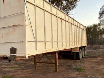 1980 White Tipper Trailer
