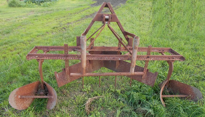Mouldboard Plough with Bedformer