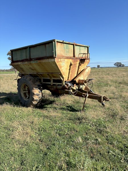 Marshall 850T Fertilizer Spreader