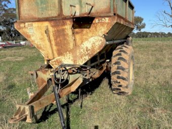Marshall 850T Fertilizer Spreader