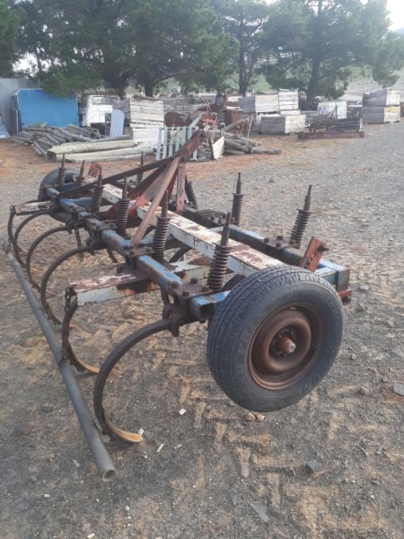 John Berends 11 Tyne Stump Jump Chisel Plough