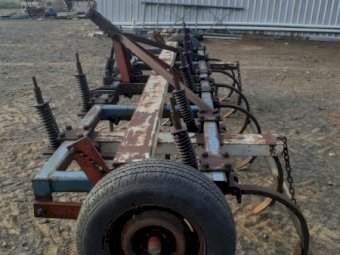 John Berends 11 Tyne Stump Jump Chisel Plough