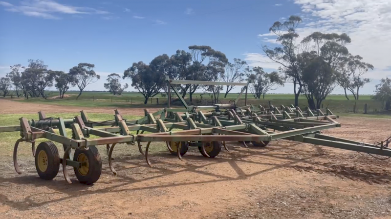 John Deere 1610 Chisel Plough