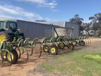 John Deere 1610 Chisel Plough