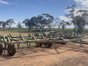 John Deere 1610 Chisel Plough