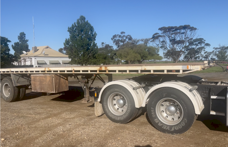 1995 Blackwood Flat top Trailer 27 ft long