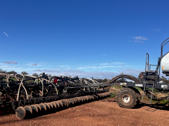 Flexicoil ST820 Bar with 3450 Air Cart