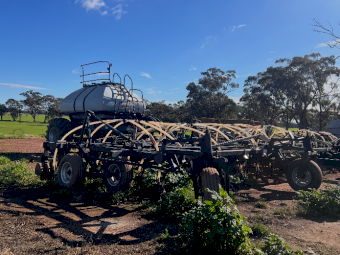 Flexicoil ST820 Bar with 3450 Air Cart