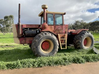 Versatile 900 Tractor