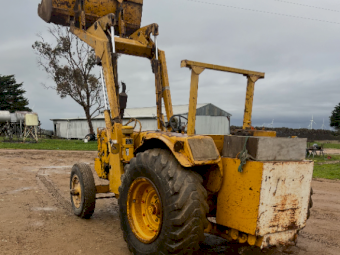 1979 Chamberlain Tractor Loader