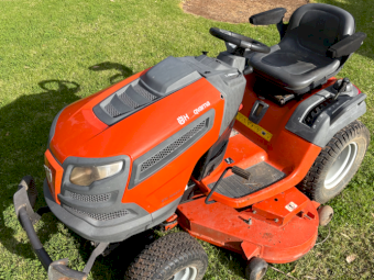 2011 Husqvarna GTH3052 Ride-on Lawn Mower