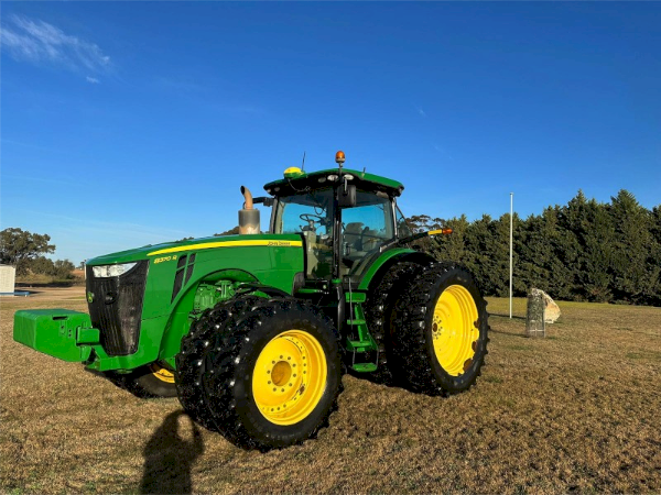 2017 John Deere 8370R Tractor
