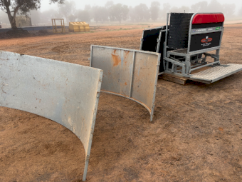 Combi Clamp Sheep Handler