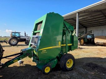 John Deere 469 Round Baler