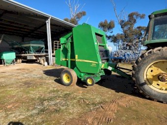 John Deere 469 Round Baler