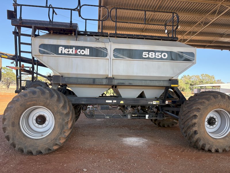 Flexi Coil 5850 Air Cart