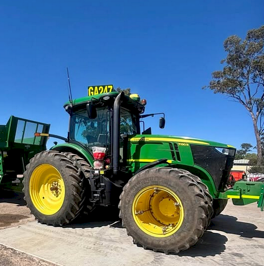 2016 John Deere 7230R Tractor