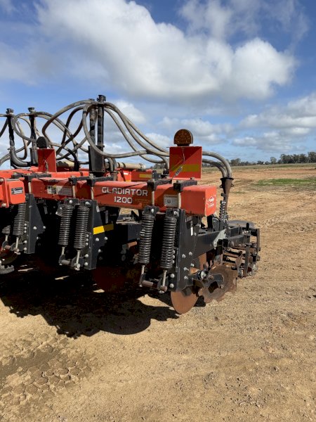 2013 Kuhn Gladiator 1200M Strip Tiller
