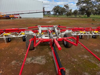 2017 Pottinger HIT 12.14 Tedder Rake