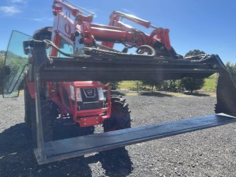 2022 Kioti RX8030 Tractor with Daedong 4 in 1 Front End Loader