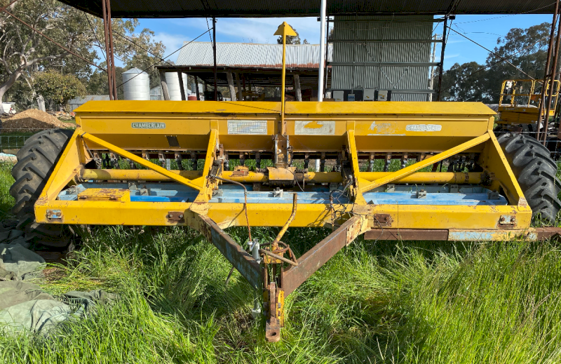 Chamberlain 24 row Combine with SAM Undercarriage