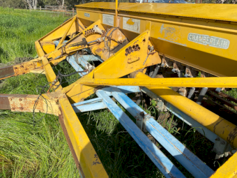 Chamberlain 24 row Combine with SAM Undercarriage