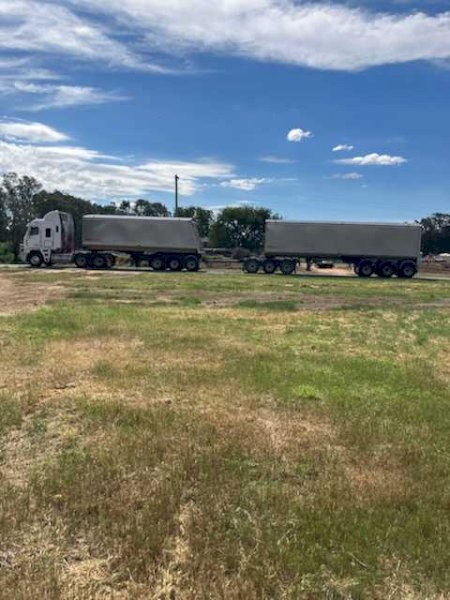 2004 Freightliner Argosy With Road Train Tipper Trailers