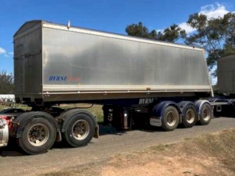 2004 Freightliner Argosy With Road Train Tipper Trailers