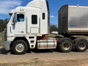 2004 Freightliner Argosy With Road Train Tipper Trailers
