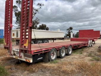1998 Freighter / Pacific B-Double Trailer Set