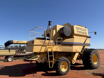 New Holland TR99 Header