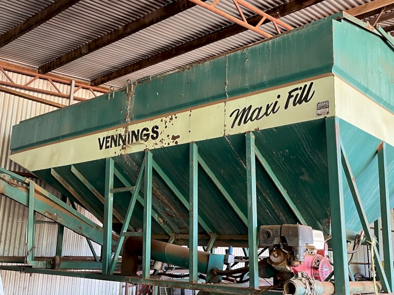 Vennings Maxi Fill Grouper with Hobbs Hoist Stands