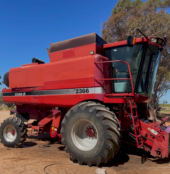 Case IH 2366 Header with 36ft Front and Trailer