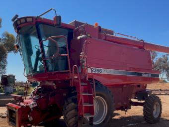 Case IH 2366 Header with 36ft Front and Trailer