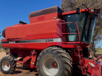 Case IH 2366 Header with 36ft Front and Trailer