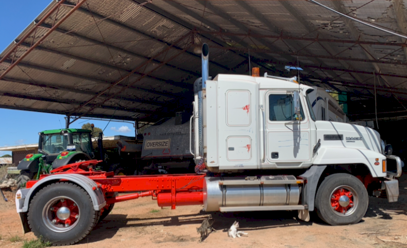 2002 Mack CH Valueliner Prime Mover