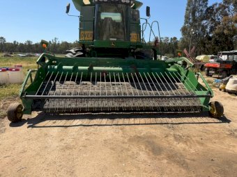 2011 John Deere 615P Canola Pickup Front