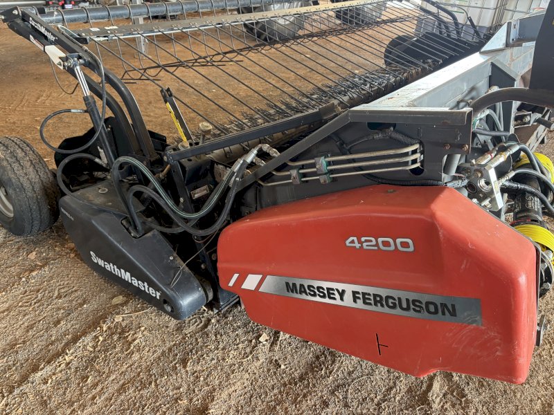 Massey Ferguson 4200 Pickup Front