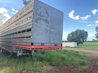 41ft Tri-Axle Drop Deck 2 x 1 Cattle Crate