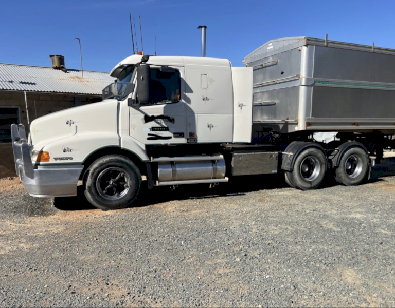 2000 Volvo NH460 Prime Mover with 1996 TOA Hercules Tipper