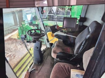 2011 Claas Lexion 750 Header on Tracks with 2011 Honey Bee Front
