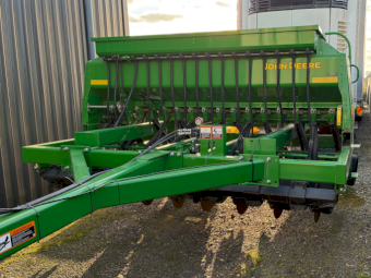 John Deere 1590 Disc Seeder