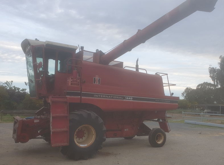 Case IH 1440 Header with Front