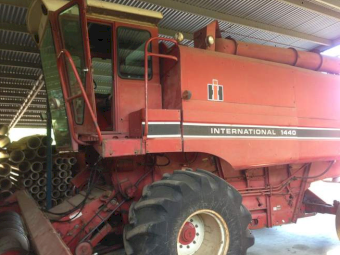Case IH 1440 Header with Front